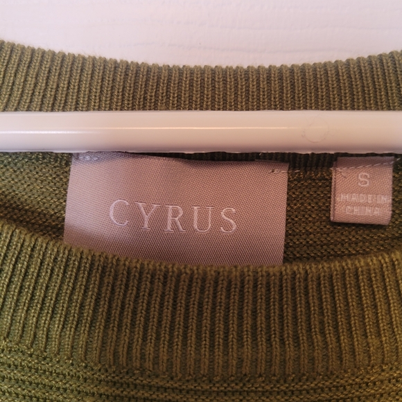 🌺3/$50 Cyrus Olive Green Sweater - Picture 3 of 5